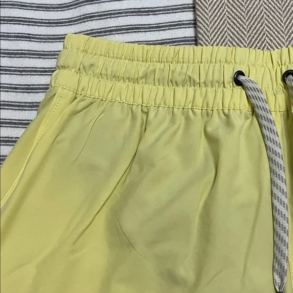 Vuori Clementine 2.0 Shorts 4" Sunlight Small - Picture 5 of 13